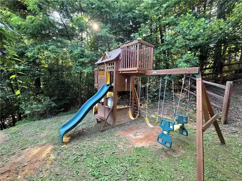 Exterior - 1647 Staghorn Rd, Purlear, NC 28665 photo 5 of 10