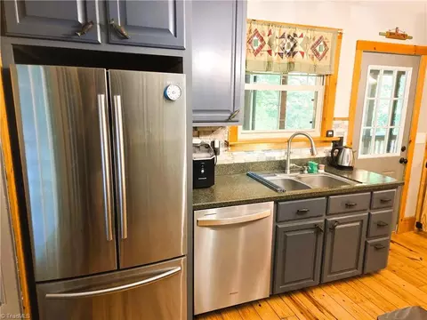 Kitchen - 1647 Staghorn Rd, Purlear, NC 28665 photo 3 of 4