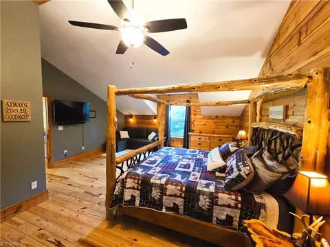 Bedroom - 1647 Staghorn Rd, Purlear, NC 28665 photo 3 of 4