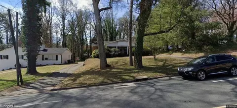 3268 Robinhood Rd, Winston Salem, NC 27106