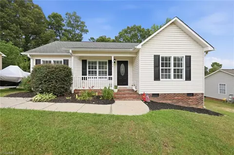 715 Dillon St, Thomasville, NC 27360