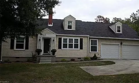 2333 Pinecroft Rd, Greensboro, NC 27407