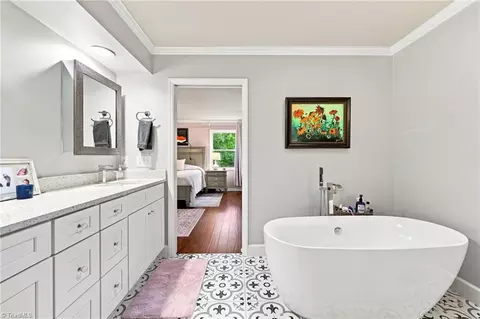 Bath - 3703 Brandon Dr, High Point, NC 27265 photo 2 of 7
