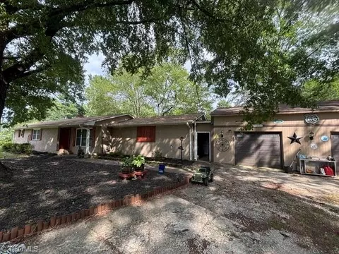 1192 Main St N, Kernersville, NC 27284