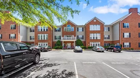 524 College Rd #307, Greensboro, NC 27410