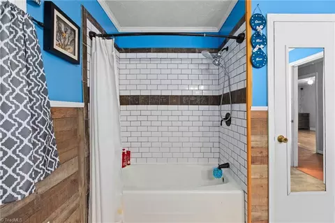 Bath - 4994 Hampton Rd, Clemmons, NC 27012 photo 4 of 4
