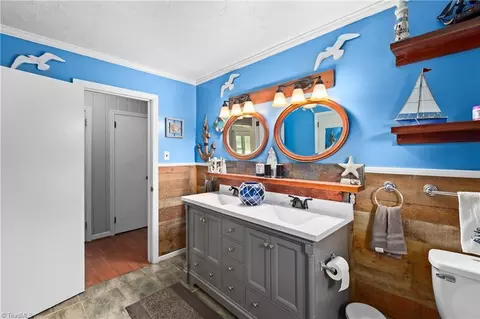 Bath - 4994 Hampton Rd, Clemmons, NC 27012 photo 3 of 4