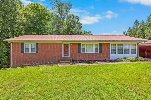 Exterior - 4994 Hampton Rd, Clemmons, NC 27012 photo 1 of 5