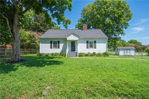 108 Jefferson St, Yadkinville, NC 27055