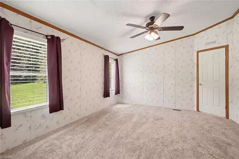 1060 Knobview Ln, Pilot Mountain, NC 27041 photo 19
