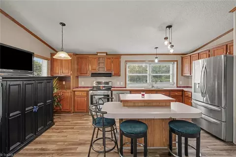 1060 Knobview Ln, Pilot Mountain, NC 27041 photo 15