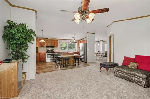 1060 Knobview Ln, Pilot Mountain, NC 27041 photo 9