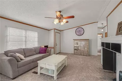 1060 Knobview Ln, Pilot Mountain, NC 27041 photo 7