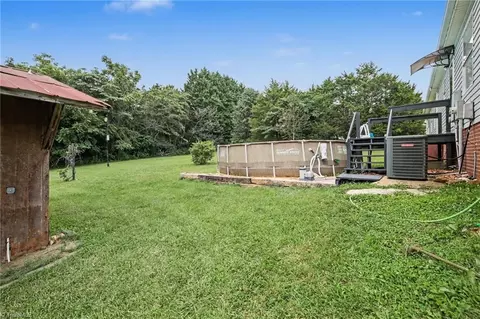 1060 Knobview Ln, Pilot Mountain, NC 27041 photo 28