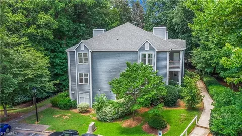 324 Meadows Cir, Winston Salem, NC 27104