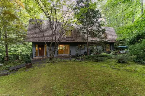 565 Knob View Dr, Winston Salem, NC 27104