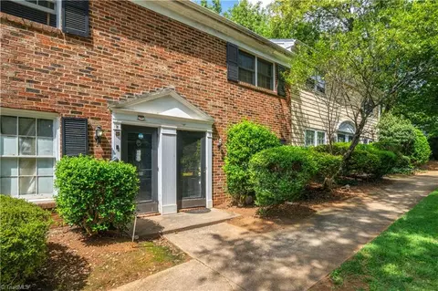 2811 Bleeker Sq #F, Winston Salem, NC 27106