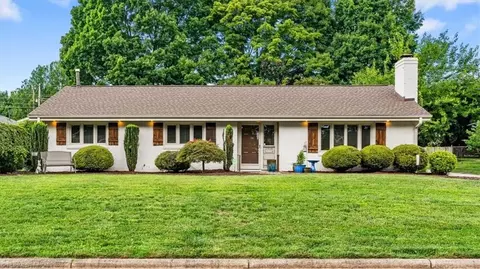 2918 New Hanover Dr, Greensboro, NC 27408