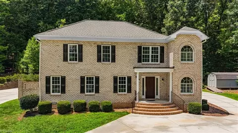 1007 Meadowbrook Rd, Asheboro, NC 27203