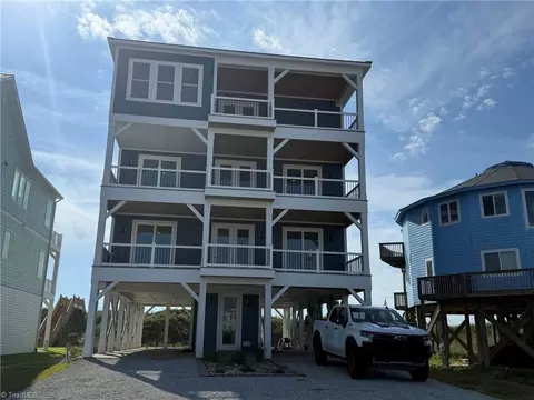 3048 Island Dr, Northtopsail Beach, NC 28460