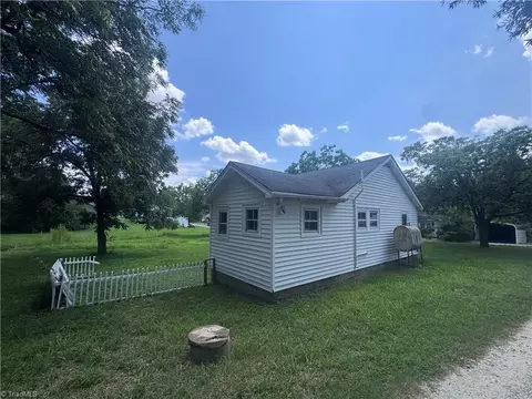 3725 Spring St, Archdale, NC 27263 photo 4