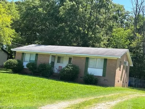 304 Lake Dr, Archdale, NC 27263 photo 2