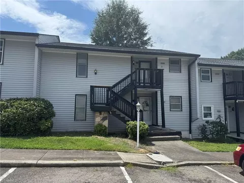 894 Ridge Ct, Winston Salem, NC 27107