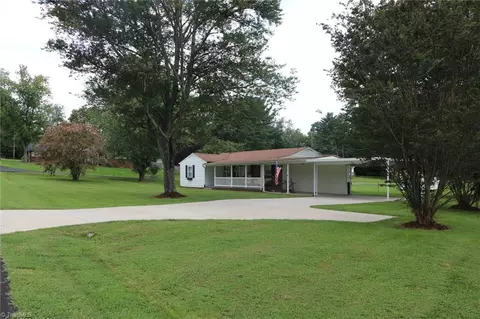 Exterior - 106 Mohawk Dr, King, NC 27021 photo 2 of 10