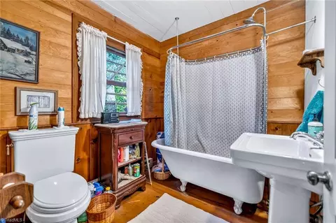 Bath - 1351 Big Windfall Rd, Lansing, NC 28643 photo 1 of 1