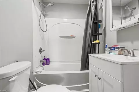 Bath - 809 Arthur Ave, High Point, NC 27263 photo 1 of 2