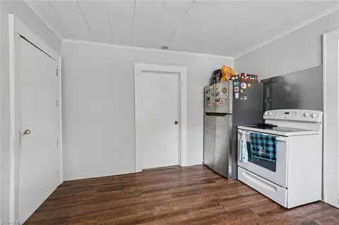 Entry Way - 809 Arthur Ave, High Point, NC 27263 photo 2 of 4