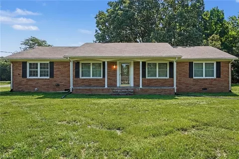 801 Woodard Dr, Whitsett, NC 27377