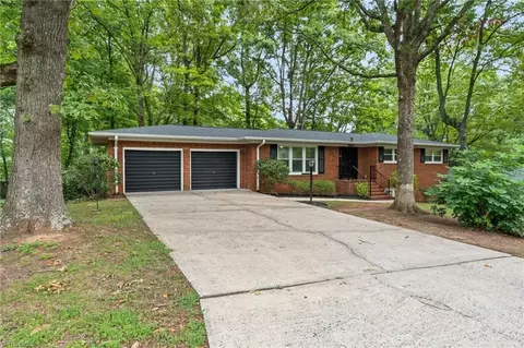 2205 Hathaway Dr, Greensboro, NC 27408