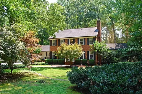 2062 Nottingham Ln, Burlington, NC 27215