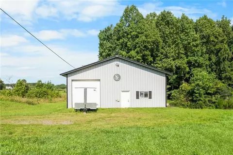 1849 Old Stage Rd, Yadkinville, NC 27055