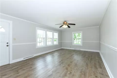Living - 804 Graylyn Dr, High Point, NC 27263 photo 2 of 5