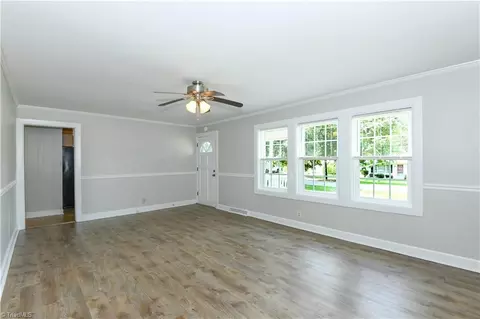Living - 804 Graylyn Dr, High Point, NC 27263 photo 3 of 5
