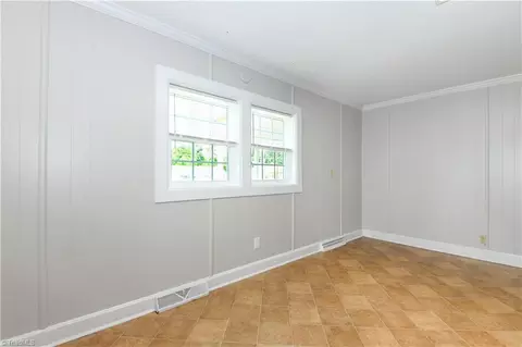 Living - 804 Graylyn Dr, High Point, NC 27263 photo 4 of 5