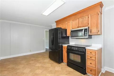 Kitchen - 804 Graylyn Dr, High Point, NC 27263 photo 3 of 3