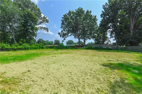 Exterior - 804 Graylyn Dr, High Point, NC 27263 photo 5 of 5