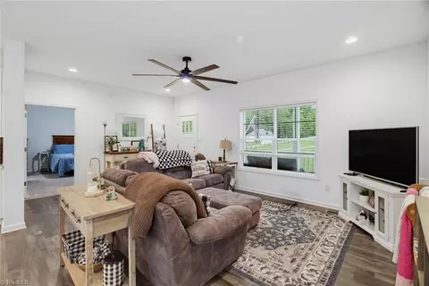 Entry Way - 1500 Slate Rd, King, NC 27021 photo 4 of 7