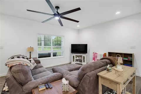 Entry Way - 1500 Slate Rd, King, NC 27021 photo 3 of 7