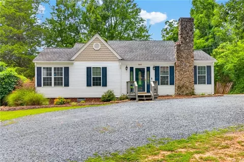944 Uwharrie St, Asheboro, NC 27203