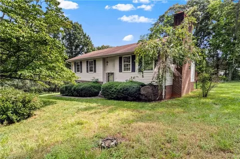 210 Knoxwood Rd, Winston Salem, NC 27107