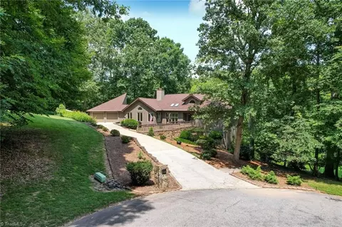 Exterior - 165 Beech Tree Ct, Eden, NC 27288 photo 2 of 9