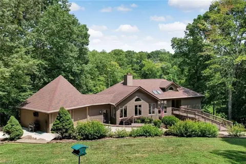 Exterior - 165 Beech Tree Ct, Eden, NC 27288 photo 5 of 9