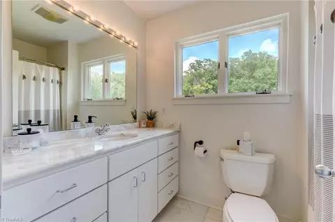 Bath - 165 Beech Tree Ct, Eden, NC 27288 photo 5 of 5