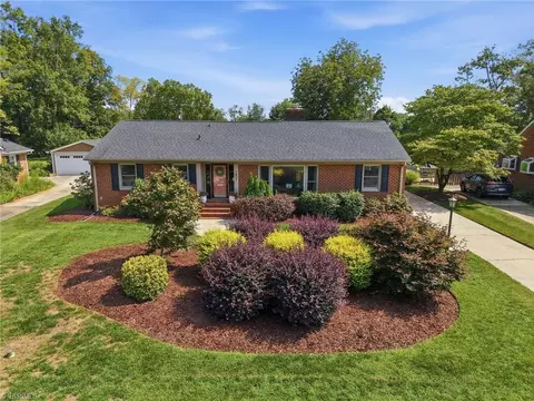 2807 Northampton Dr, Greensboro, NC 27408