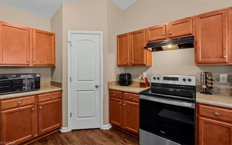 Entry Way - 121 Bouldin Ct, Trinity, NC 27370 photo 5 of 9