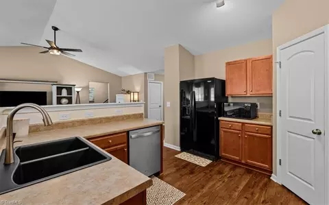 Entry Way - 121 Bouldin Ct, Trinity, NC 27370 photo 6 of 9